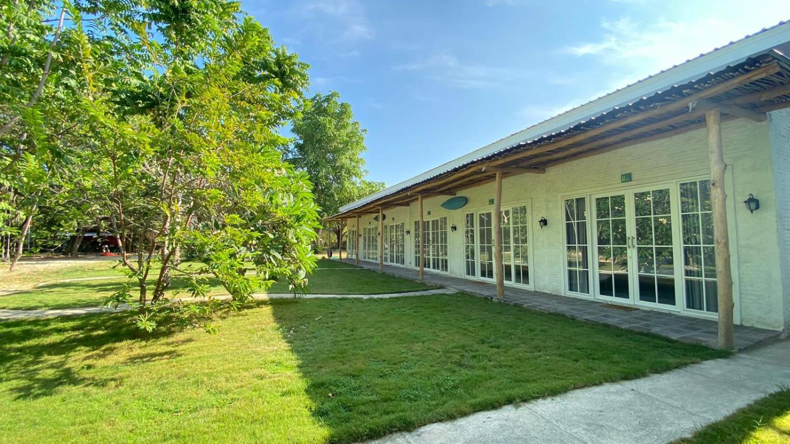 Pasir Putih Resort & Resto Maluk 외부 사진