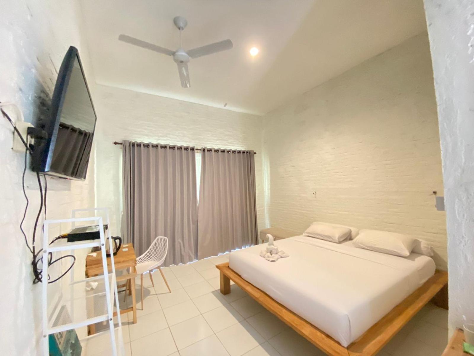 Pasir Putih Resort & Resto Maluk 외부 사진