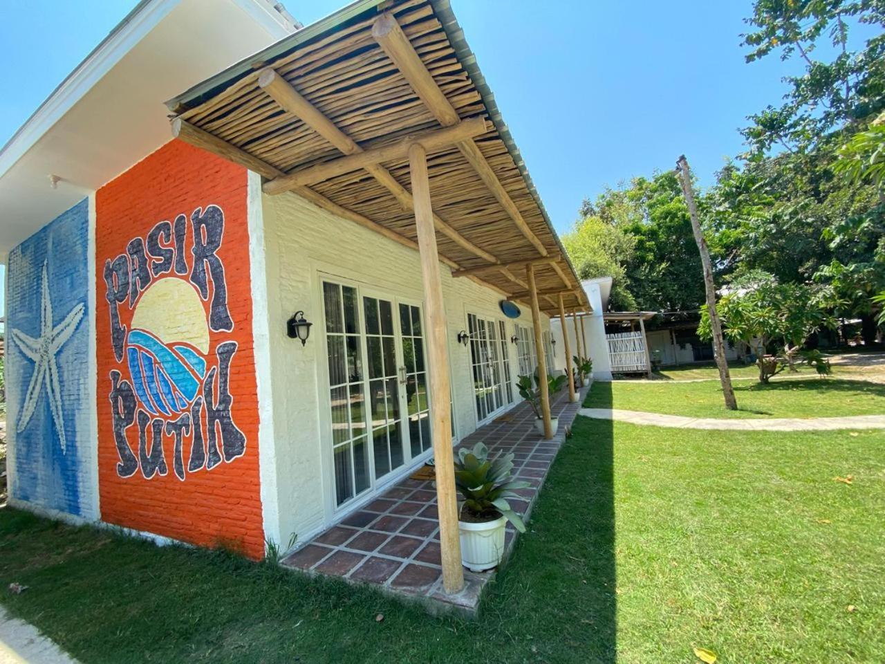 Pasir Putih Resort & Resto Maluk 외부 사진