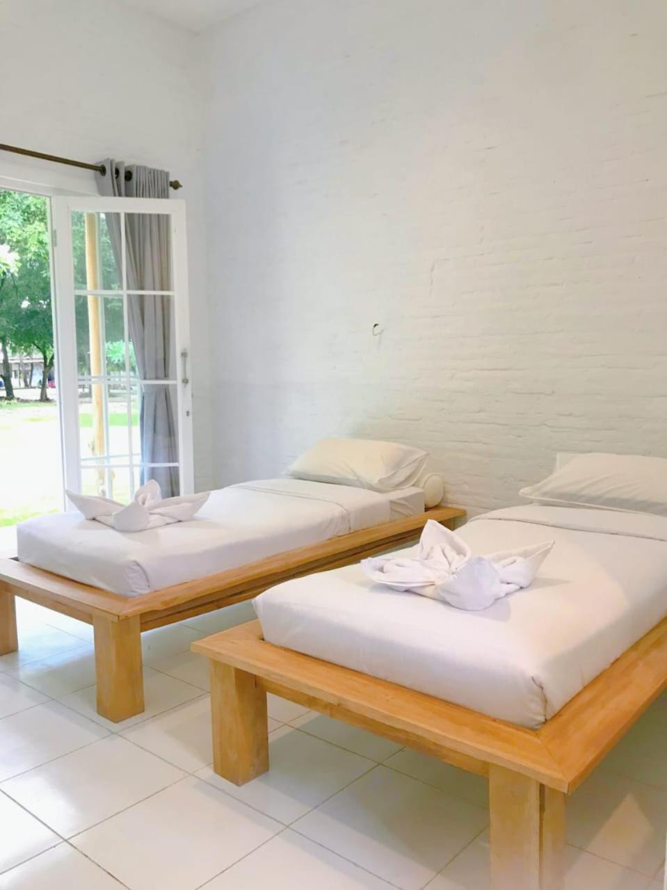 Pasir Putih Resort & Resto Maluk 외부 사진